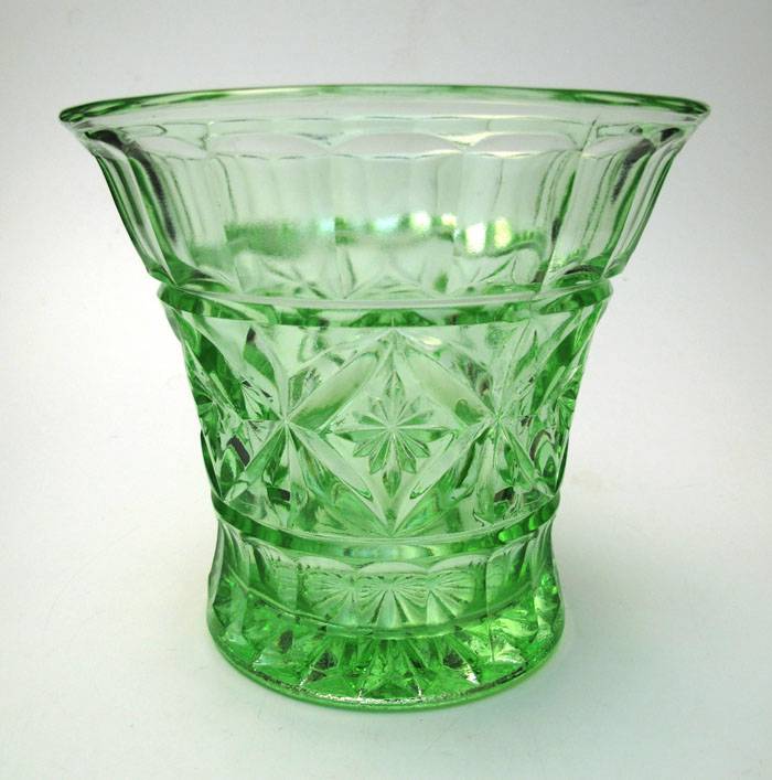 IMPRESSIVE LARGE CROWN CRYSTAL GREEN DEPRESSION GLASS VASE AUSTRALIAN