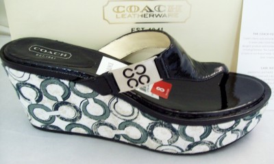 Shoe Depot Store on Jan Crinkle Patent Leather Signature Platform Wedge Thong Shoe 8 Nib