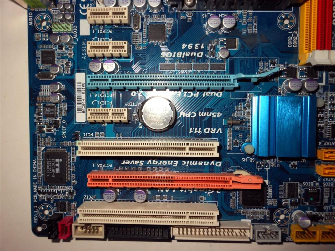 GIGABYTE GA-EP45-UD3P LGA775 Intel P45 Core 2 Duo C2 Quad DDR2