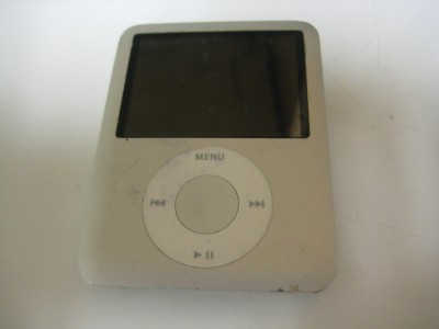 Apple Ipod Nano  Generation Silver on Apple Ipod Nano 3rd Generation Silver  4 Gb  Mp3 Player A1236