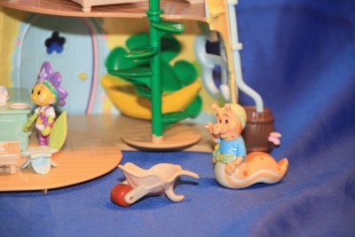 fifi cottage playset