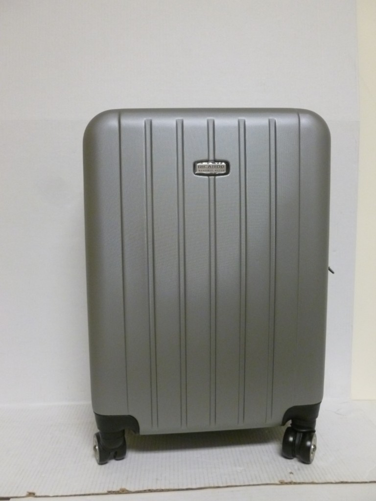 NEW! Ricardo Beverly Hills Luggage 20" x 15" With Wheels And PullOut