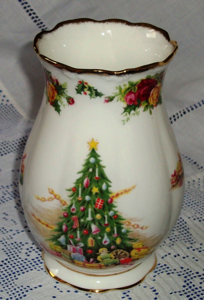 Rare Royal Albert Old Country Roses Christmas Magic Vase On Popscreen