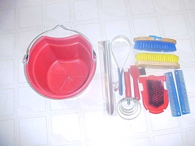 Grooming Supplies on Horse Grooming Supplies Brush Curry Comb Mane Comb Red Ebay