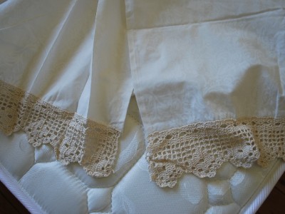 How to Crochet a King-Size Bed Skirt With an 18-Inch Drop | eHow.com