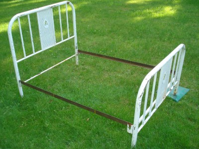 Antique Iron Beds Ebay on Iron Bed Antique White Victorian Full Sz Original Rails Ebay