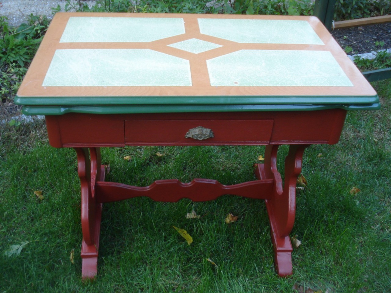 Any *practical* ideas for mimic retro porcelain enamel table top?
