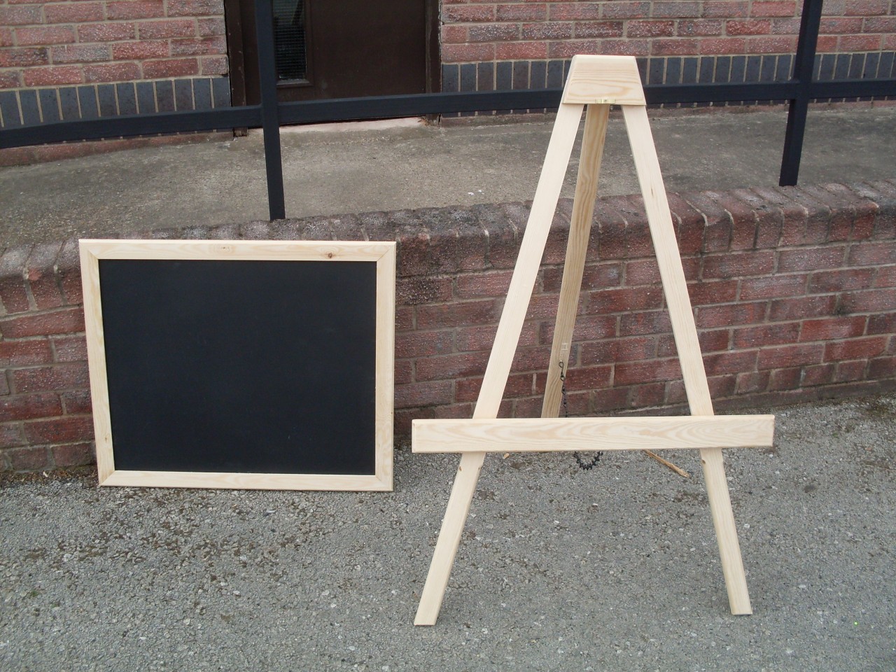 CHILDRENS CHALKBOARD EASEL BLACK CHALK BOARD