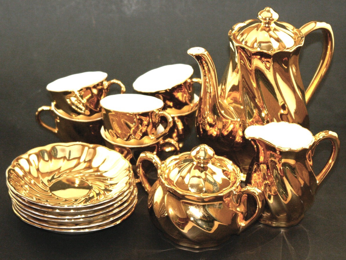 AUSTRALIAN MADE 17 PIECE AVONDALE GILT GOLD LUSTRE TEA SET SERVICE