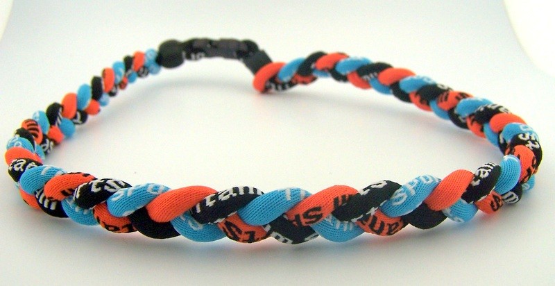 Titanium Choker Maroon Gray White 3 Rope Twist Titanium Sport Necklace – Tornado Design For Baseball & Softball Titanium Sports Necklace - Foto 4