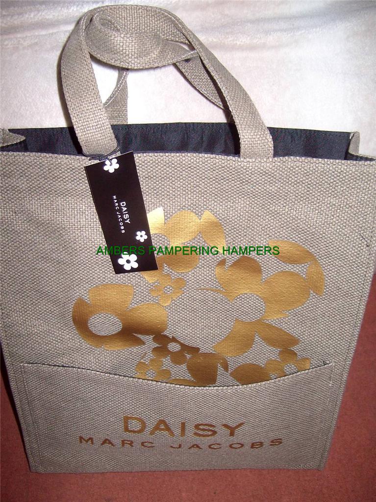 marc jacobs daisy pouch with wallet