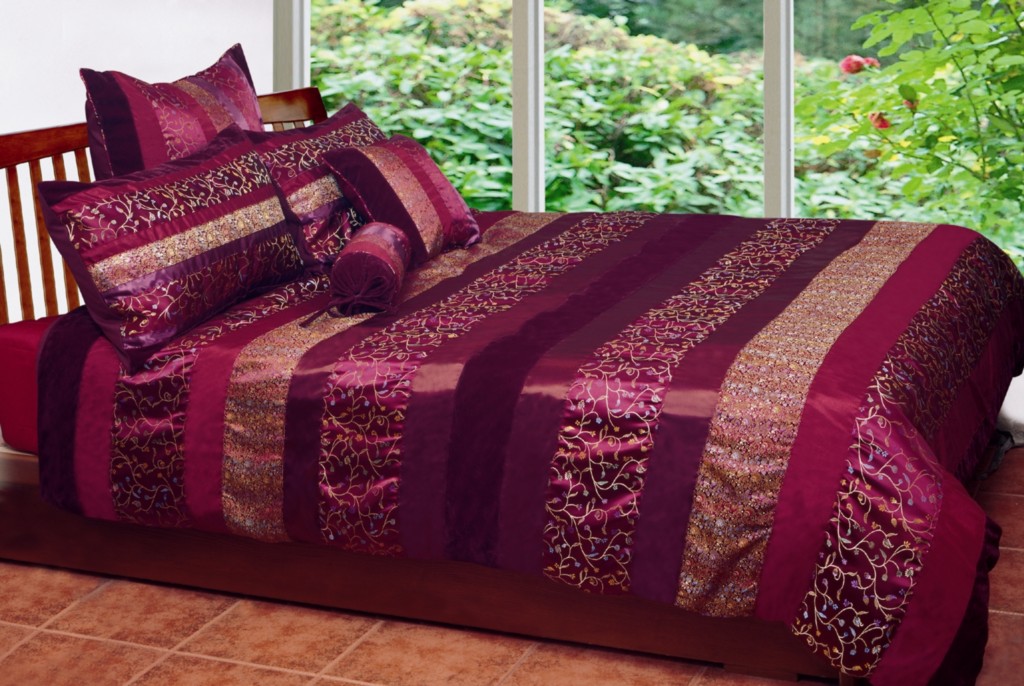 New ARABESQUE Burgundy Faux Silk QUEEN Quilt Cover Set eBay