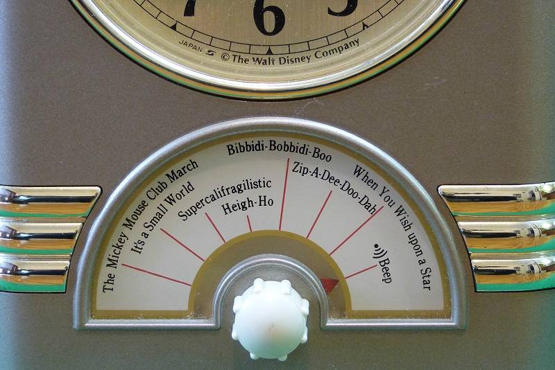 1987 Seiko Mickey Mouse Musical Alarm Clock Plays 7 Disney Songs QFD206G