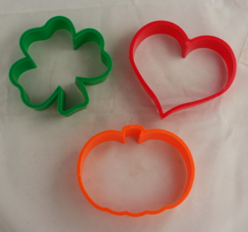 vintage cookie cutter,holiday,heart,shamrock,pumpkin,St Valentines Day,St Patrick's Day,Thanksgiving,Halloween