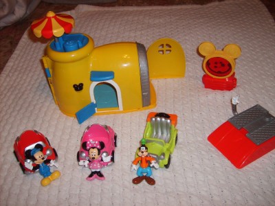 mickey mouse shoe garage toy