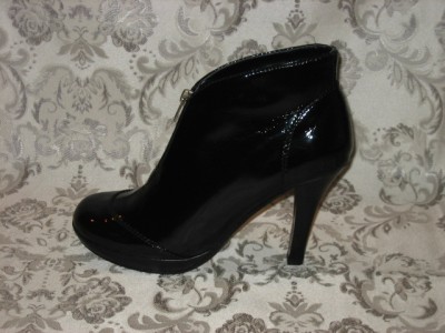 NWOB WOMENS IMPO BLACK "TIMMY" ANKLE BOOTS SIZE 9.5