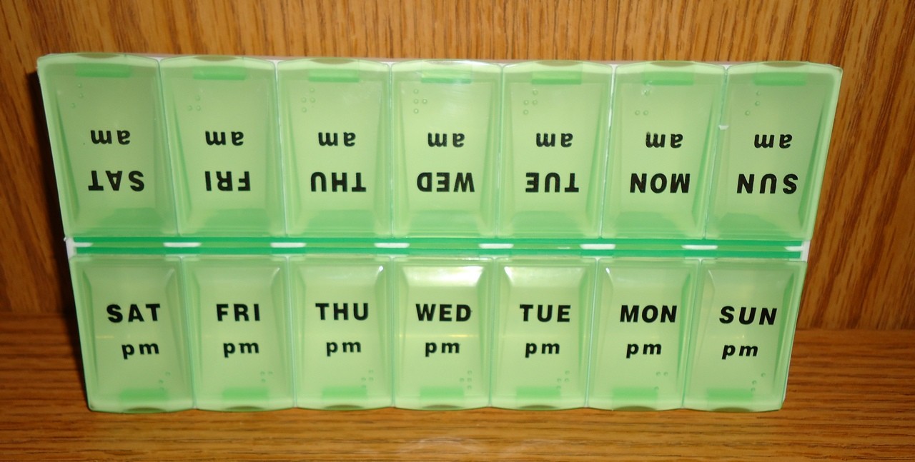 TwiceaDay Weekly perscription Organizer Pill Box Purple pillbox AM