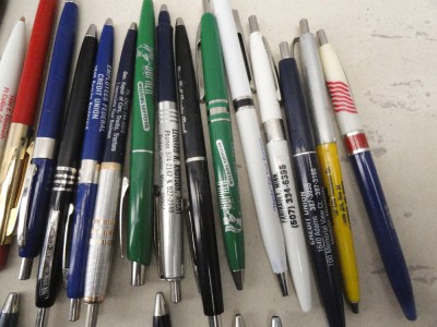 Advertising  on Of 132 Vintage Collectible Advertising Pens W  Metal Push Button Tops