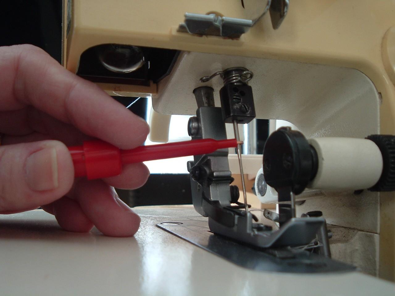 Handy Serger Sewing Machine Tools kit Tweezer Screw Driver