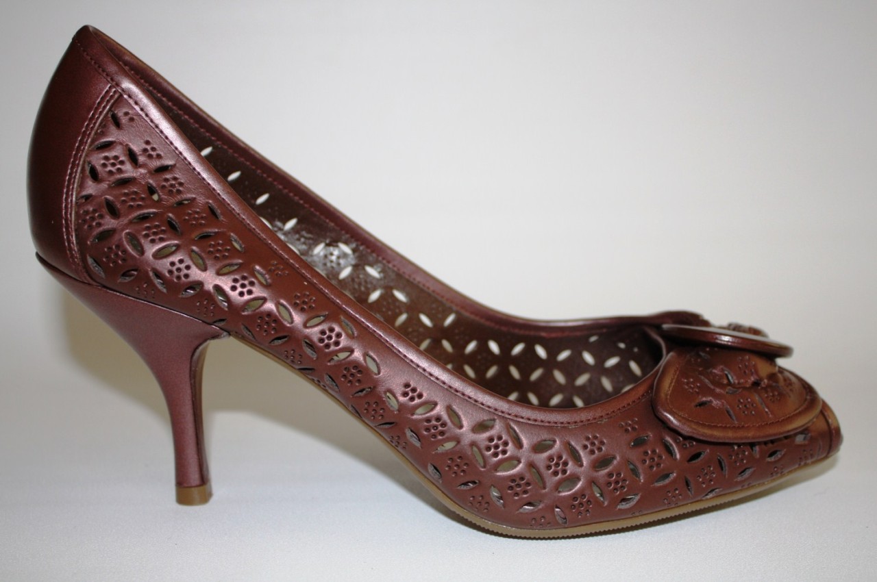 bcbg brown heels