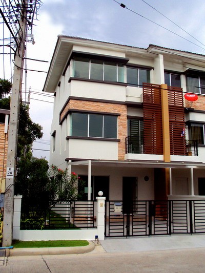 ให เช าบ าน ทาวน เฮาส 3 ช น ใกล สนามบ นส วรรณภ ม เจ าของให เช าเอง ไม ผ านนายหน าจ ะ บ านเช า prakard