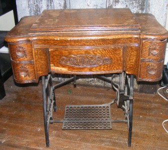 Antique White Brand Treadle Sewing Machine In Wood Cabinet Table Usa 