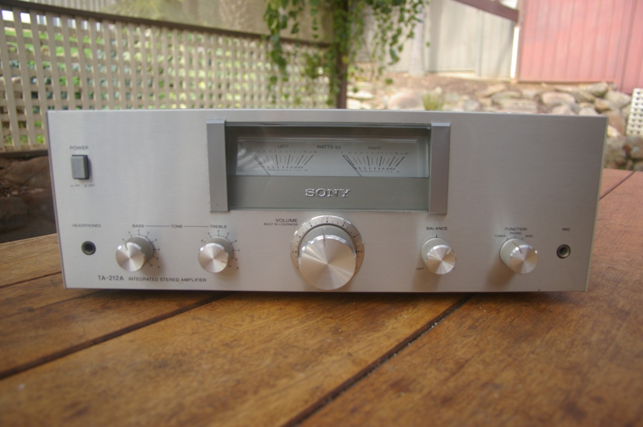 VINTAGE RETRO SONY TA-212A STEREO AMPLIFIER