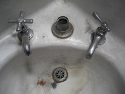 Bathroom Corner Sinks on Antique Cast Iron Corner Sink Bathroom Serpentine Front   Ebay