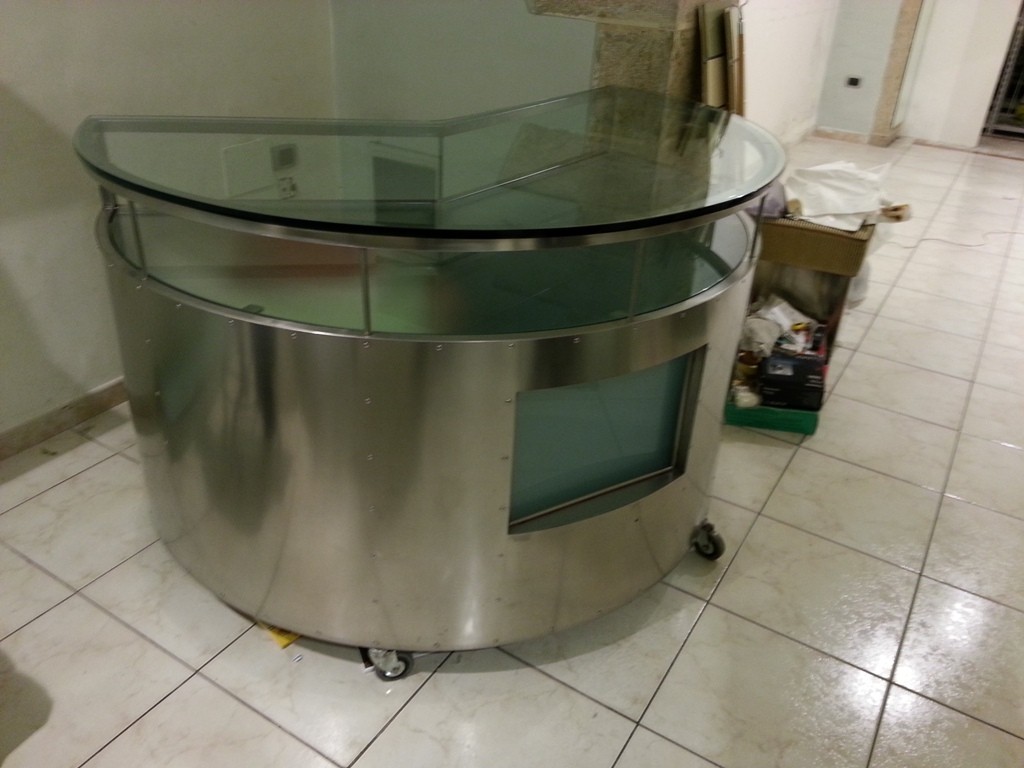 Bancone da negozio arredamento negozio usato in ottime for Arredamento usato cuneo Bancone da negozio arredamento negozio usato in ottime for Arredamento usato cuneo