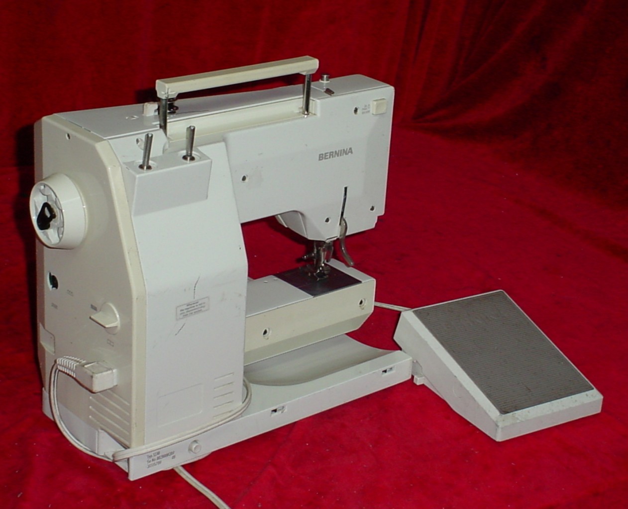 Bernina 1230 Sewing Machine computerized sewing / quilting with foot