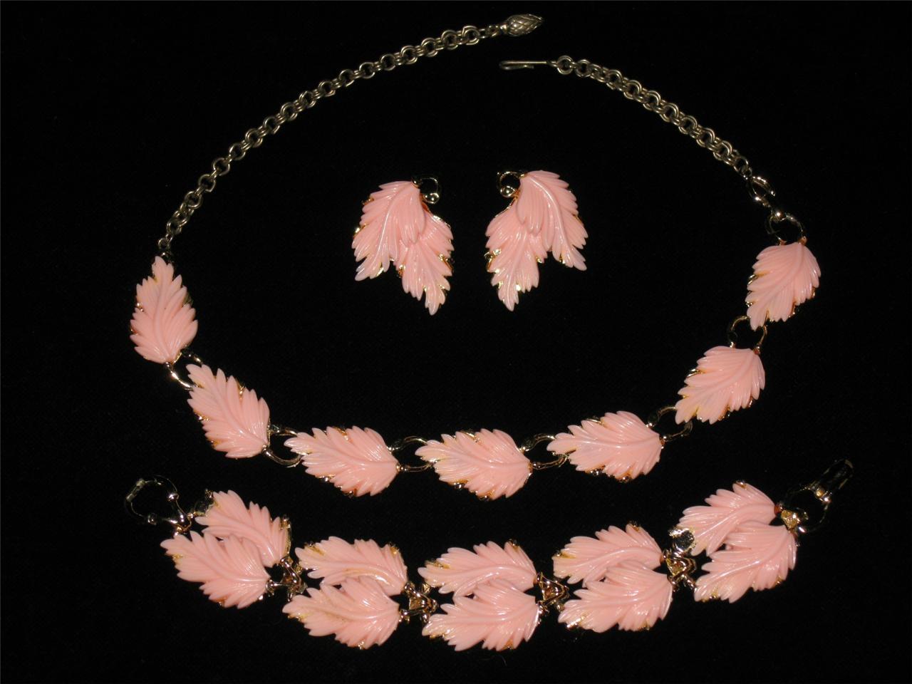Vintage LISNER Pink Thermoset Leaf Necklace Bracelet & Earrings Demi
