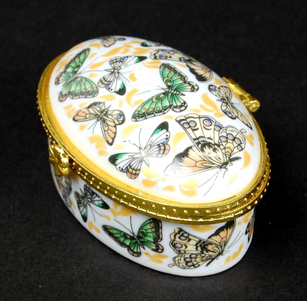 Ceramic Pill Box Oval Butterfly Gift Travel Trinket Keepsake Hinged Jar