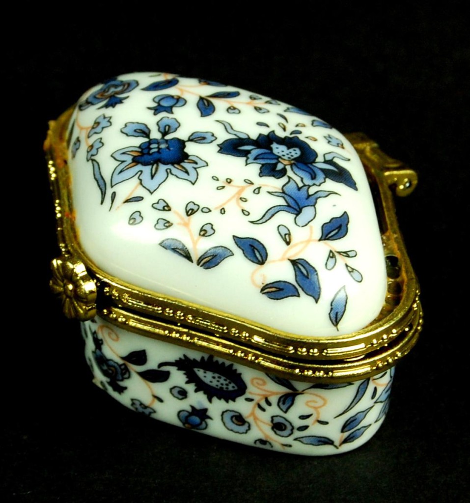 Ceramic Pill Box Diamond Blue White Flower Gift Travel Trinket Keepsake