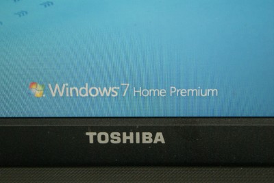 Toshiba Laptop Screens on Toshiba Laptop W7 Home Premium 15 6  Screen 2gb Ddr3 320gb Hd Dvdrw Wi