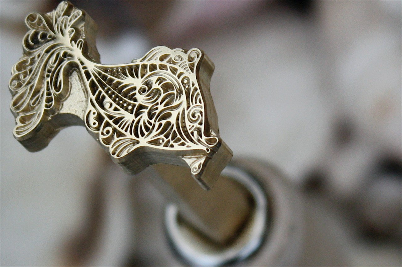 VARIOUS BOOKBINDING HAND TOOLS, GILDING LEATHER FINISHING TOOLS. FER A