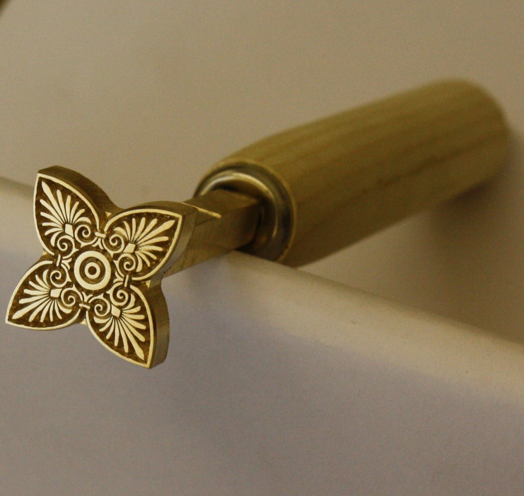 VARIOUS BOOKBINDING HAND TOOLS, GILDING LEATHER FINISHING TOOLS. FER A