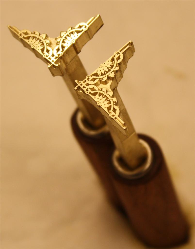 VARIOUS BOOKBINDING HAND TOOLS, GILDING LEATHER FINISHING TOOLS. FER A