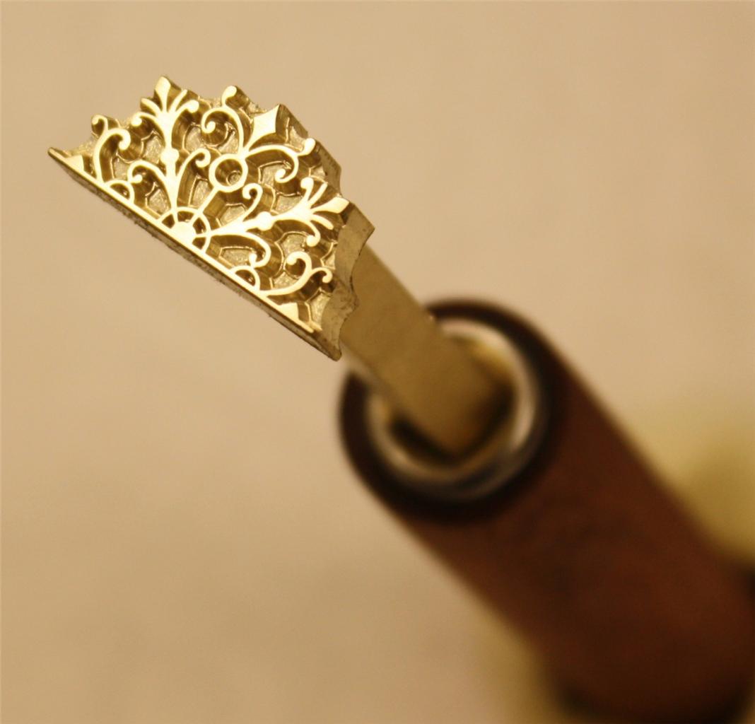 VARIOUS BOOKBINDING HAND TOOLS, GILDING LEATHER FINISHING TOOLS. FER A