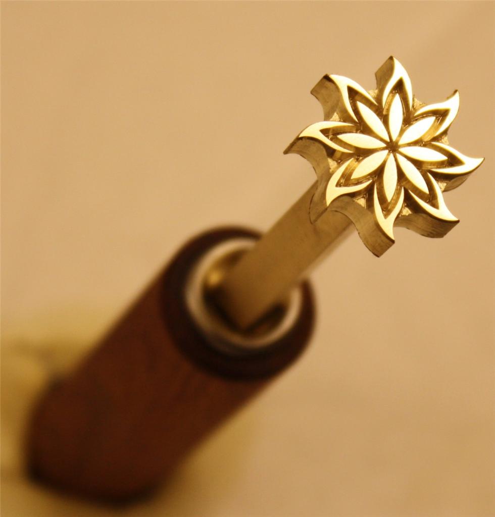 VARIOUS BOOKBINDING HAND TOOLS, GILDING LEATHER FINISHING TOOLS. FER A