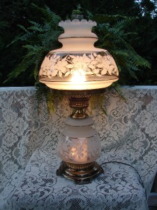 QUOIZEL LARGE 28" TALL SATIN LACE HURRICANE STYLE TABLE ...