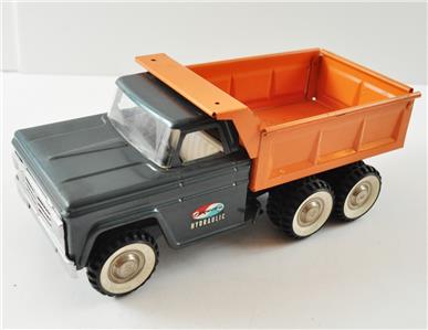 structo hydraulic dump truck