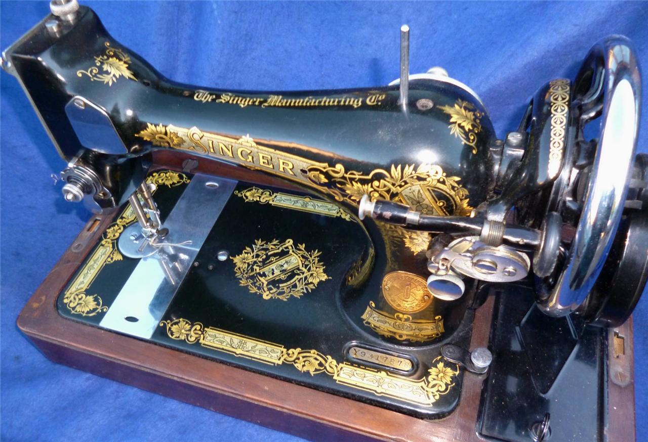 VINTAGE SINGER 28K SEWING MACHINE 1934, SUPERB DECALS & GLEAMING CHROME