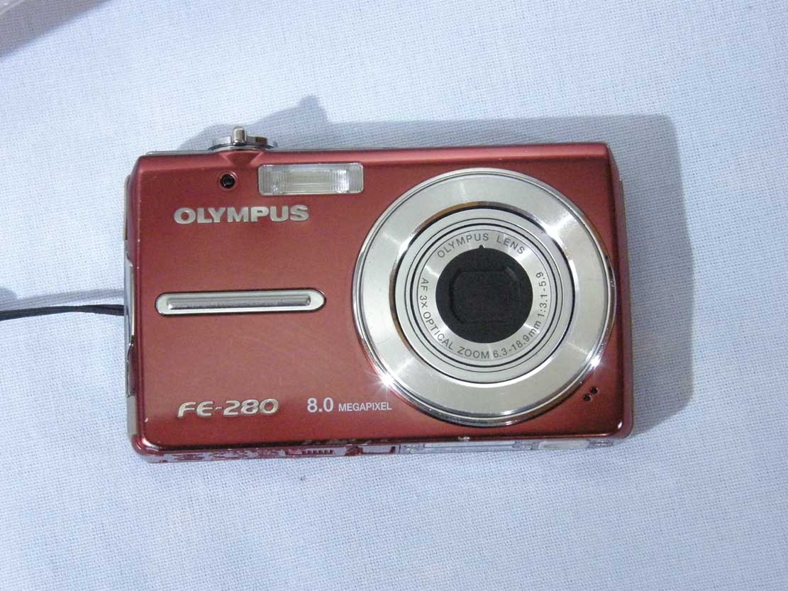 OLYMPUS FE-280 8-MP w/ Accessories ! ! ! >>NICE<< ! ! !