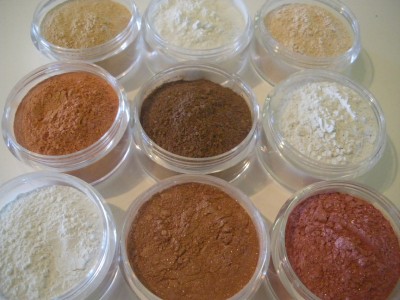 Mineral Makeup Starter Kit NEW 100% MINERALS. Please wait
