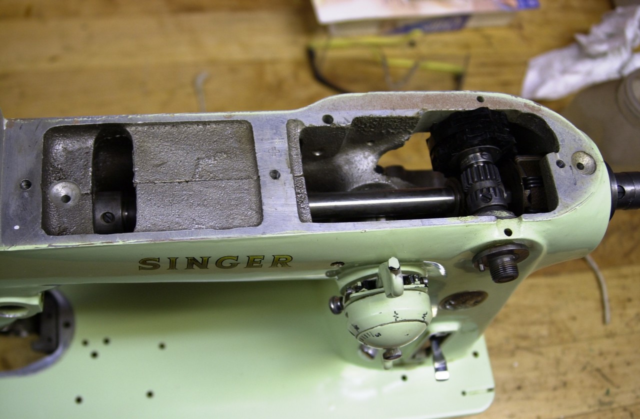 INDUSTRIAL STRENGTH SINGER 319W SEWING MACHINE 319 RECONDITIONED W