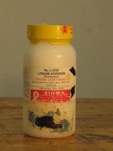 Lithium hydroxide monohydrate 100 g reagent grade 98%