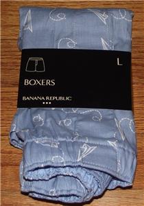 About This Item Sitting neatly between high street and high-end fashion, Banana Republic is the ultimate in accessible luxury. In classic, wearable styles, men's Banana Republic underwear ranges from comfortable cotton boxer briefs to boldly colored socks in sumptuously soft, knitted fabrics.