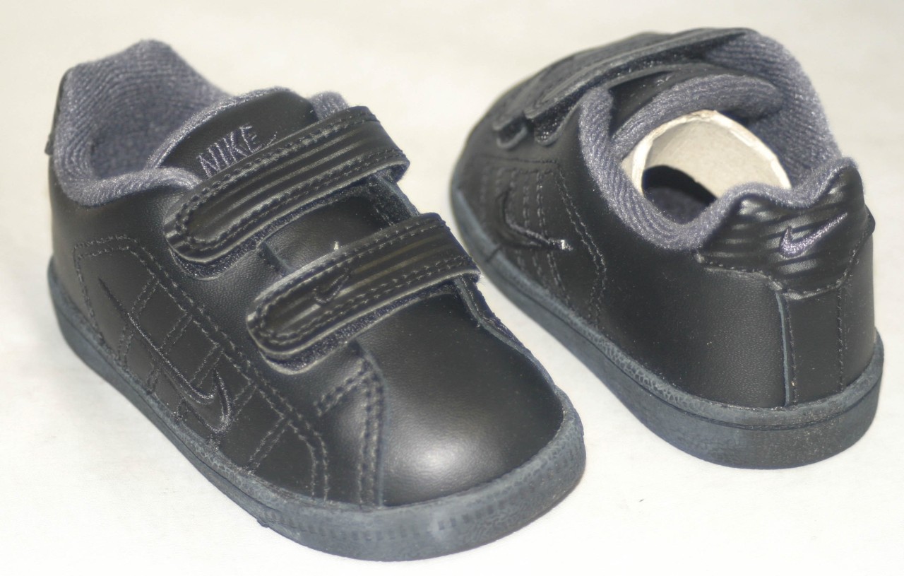 nike black strap shoes