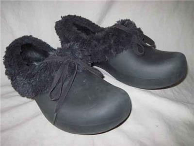 black fur lined crocs
