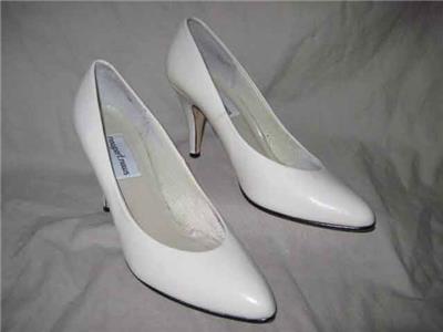 white pumps size 7